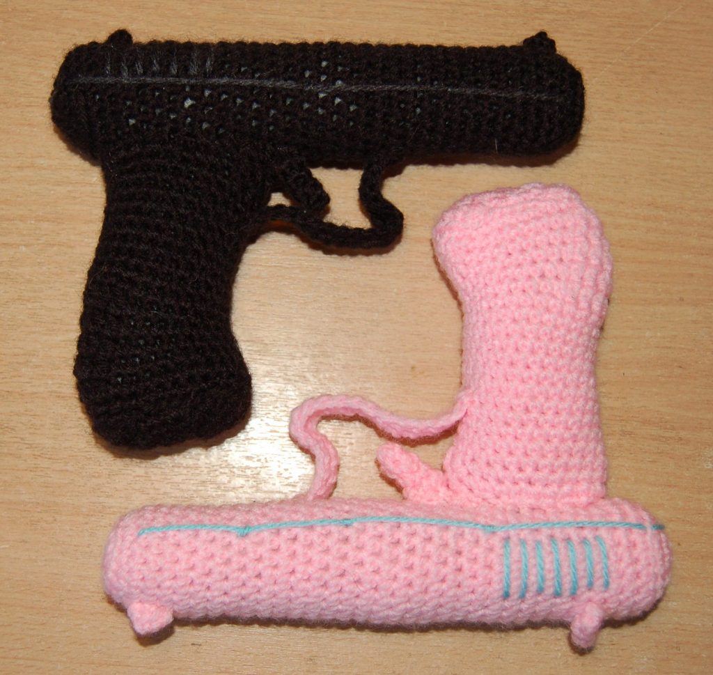 guns-in-crochet